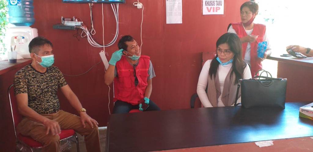 Ketua DPRD Mitra, Ikut Jaga Pos Perbatasan Covid-19 di Gunung Potong