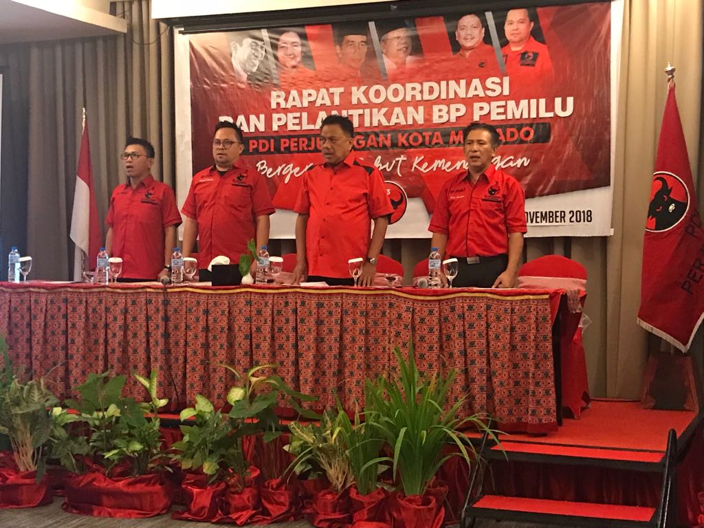 ketua-dpd-pdi-perjuangan-olly-dondokambey_20181102_145312.jpg