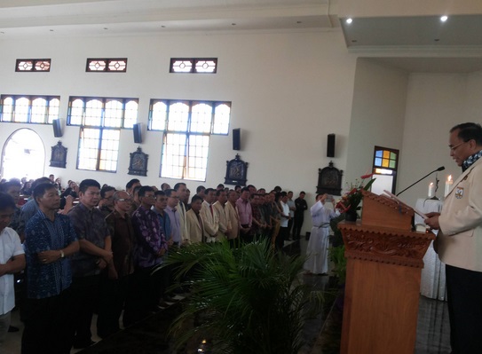 ketua-kbk-keuskupan-manado-philoteus-tuerah_20170402_234930.jpg