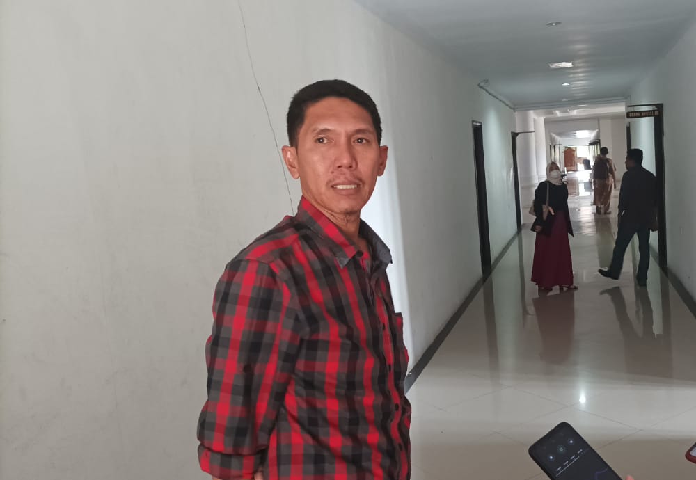 ketua-komisi-ii-dprd-bolsel-zulkarnain-kamaru-7889.jpg