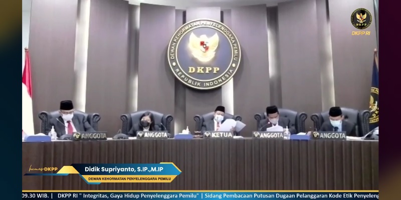 Breaking News - Buntut Ijazah Palsu Calon Bupati Minut, Ketua dan Anggota KPU Minut Dipecat