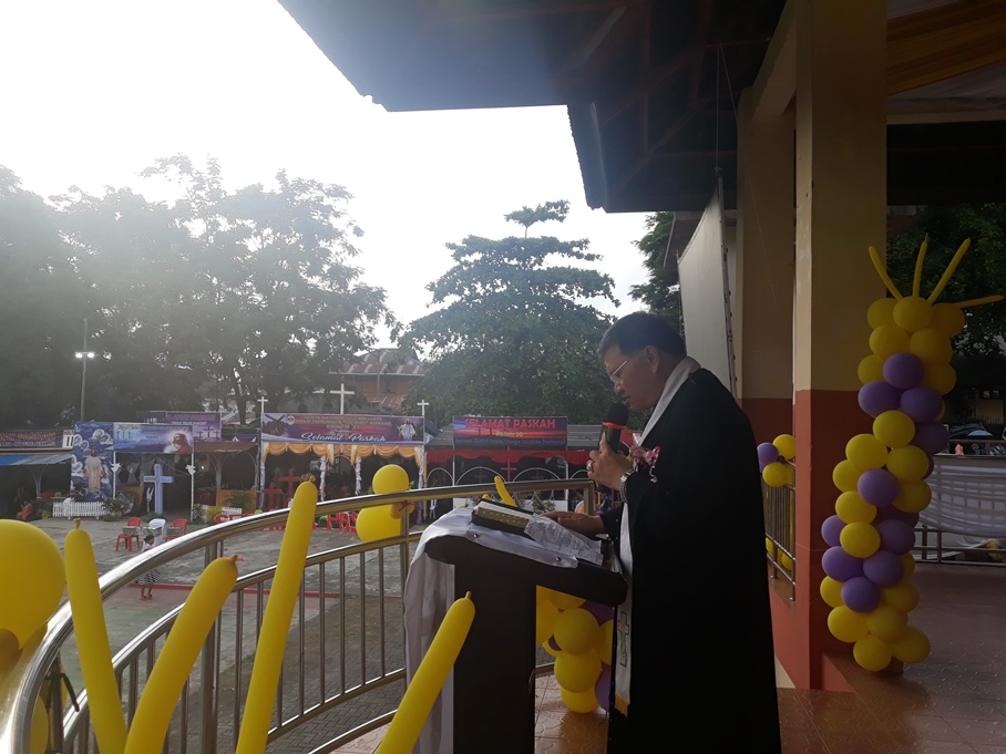 ketua-sinode-pimpin-ibadah-paskah-di-gmim-saptamarga-solafide-perkamil_20180401_180932.jpg