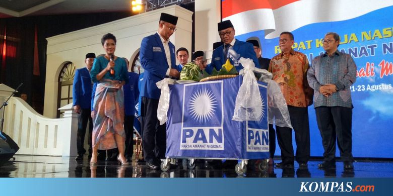 ketua-umum-pan-zulkifli-hasan-memotong-tumpeng-peringatan-hut-pan.jpg