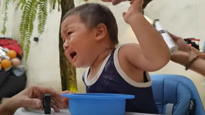 kiano-tiger-wong-menjerit-saat-rambutnya-dicukur.jpg
