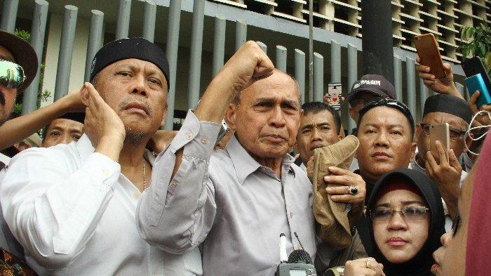 Mata Istri Kivlan Zen Berkaca-kaca: Ini Kata Pengacara soal Sidang Ditunda