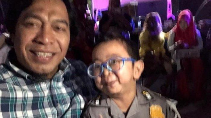 komedian-komeng-mengunggah-foto-bersama-daus-mini-di-hari-anak-nasional-2020-345.jpg