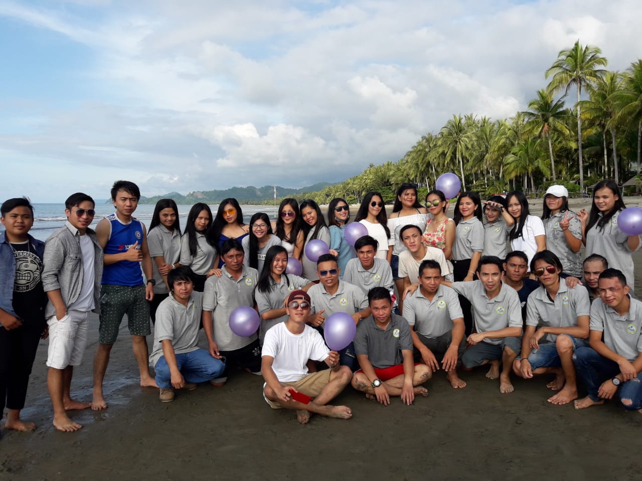 Kompelsus Pemuda GMIBM Katare Poopo Wisata Kasih di Pantai