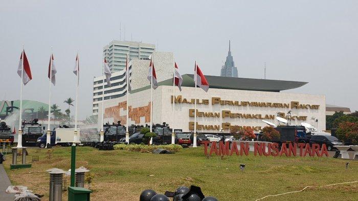 kondisi-terkini-di-depan-gedung-dpr-ri-tanah-abang-jakarta-pusat-senin-3092019.jpg