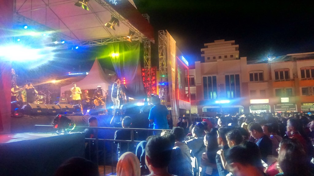 Konser Sulut Hebat Meriah, Ribun Warga Padati Megamas