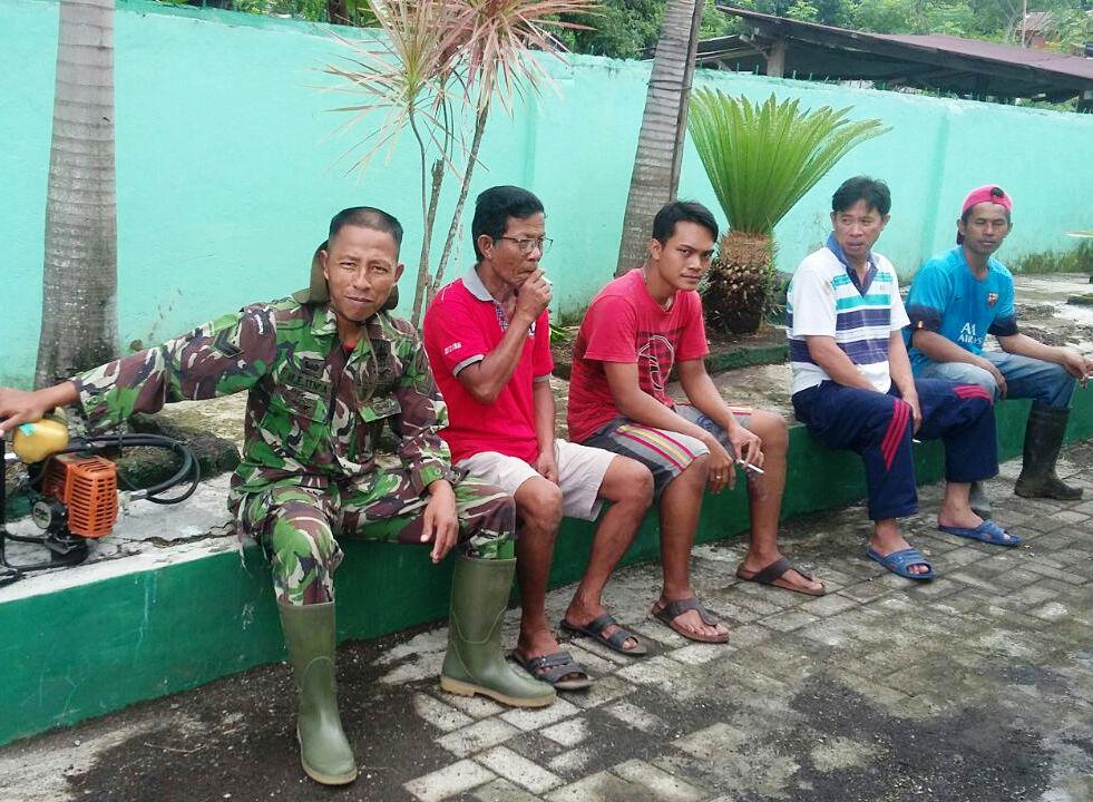 koramil-1310-01-bitung-bersihkan-masjid-sambut-ramadan.jpg