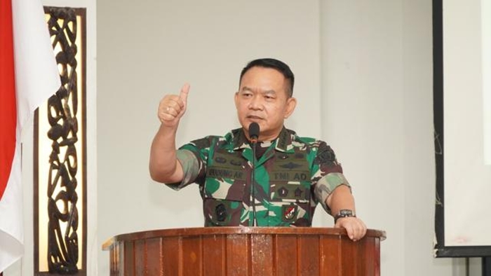ksad-jenderal-dudung-abdurachman-dintunjuk-menteri-bumn-erick-thohir-tunjuk-jadi-komut-pt-pindad.jpg