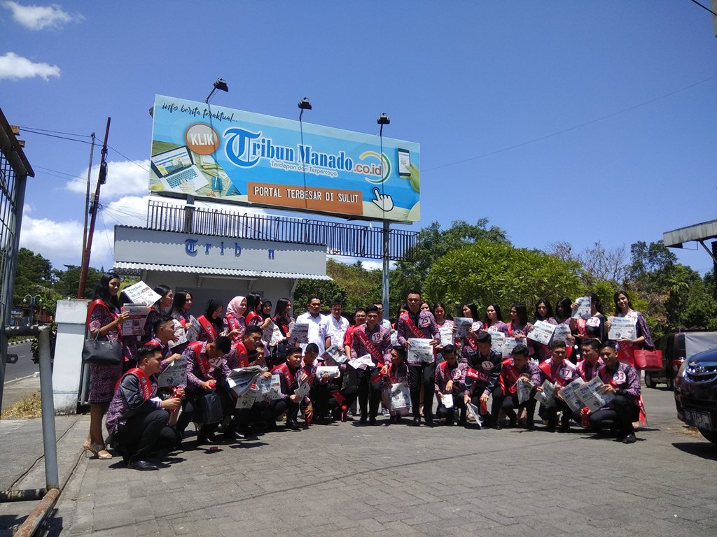 kunjungan-finalis-nyong-noni-sulut-ke-tribun-manado-2.jpg