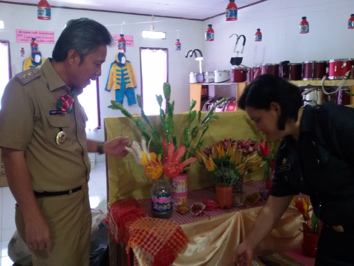 Desa Teep Trans Produksi Kerajinan dari Kayu Kelapa