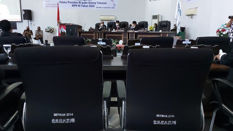 kursi-kosong-warnai-paripurna-dprd-bitung-mendengar-pidato-presiden-ri.jpg