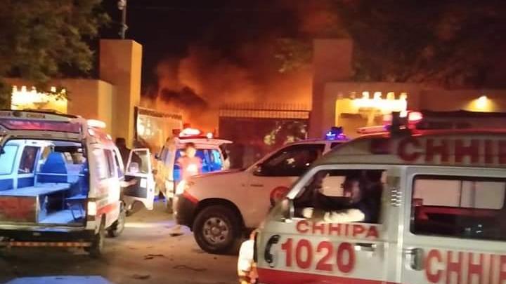 Bom Maut Hantam Tempat Parkir Hotel Mewah di Pakistan, Target Utama Luput