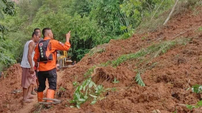 longsor-yang-terjadi-di-desa-lobong-5378.jpg