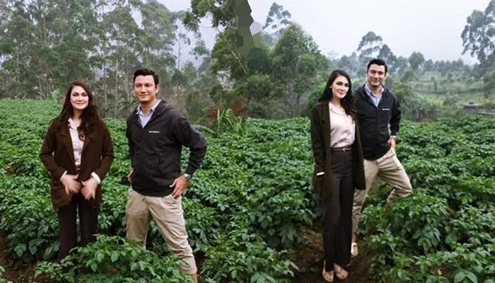 luna-maya-dan-christian-sugiono-di-perkebunan-kentang-desa-sinsingon3243.jpg