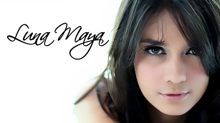 Pergi Umroh di Hari Pernikahan Sang Mantan, Begini Penampilan Terbaru Luna Maya di Tanah Suci