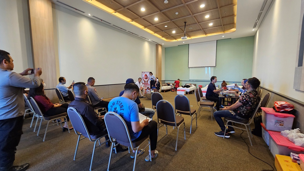 Luwansa Hotel Manado Gelar Kegiatan Donor Darah dan Talkshow Sehat