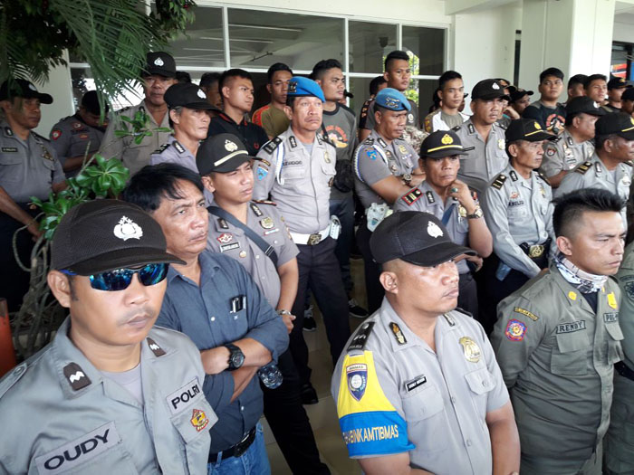 Personel Gabungan Polsek di Manado Amankan Aksi Pedagang Malalayang Dua