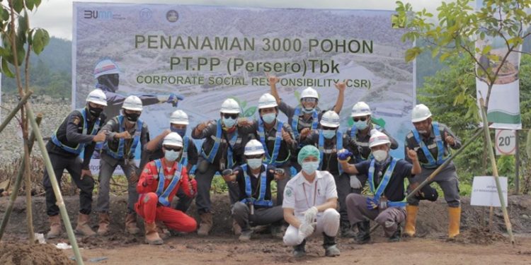 management-pt-pp-bendungan-lolak-usai-menanam-300-pohon-belum-lama-ini.jpg