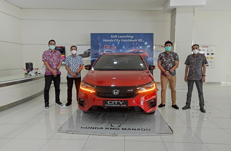 manajemen-honda-kumala-manado-memperkenalkan-honda-city-hatchback-rs-belum-lama-ini.jpg