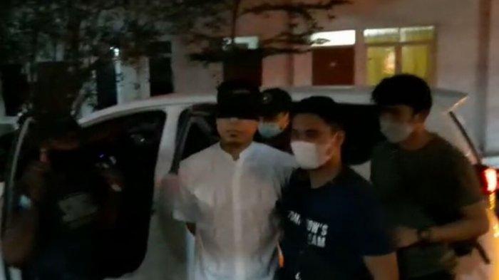 Alasan Mata Munarman Ditutup saat Dibawa ke Polda Metro Jaya, Lindungi Petugas dari Terduga Teroris