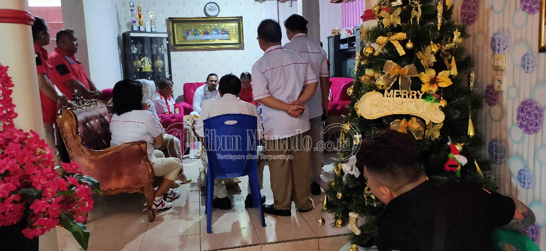 Tiba di Sekretariat Gerindra Bitung, Bakal Calon Wali Kota Martin Tumbelaka Gelar Pertemuan Tertutup