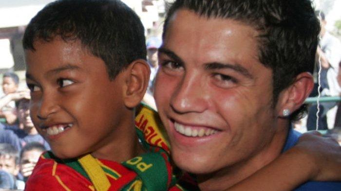 martunis-kecil-bersama-cristiano-ronaldo11.jpg