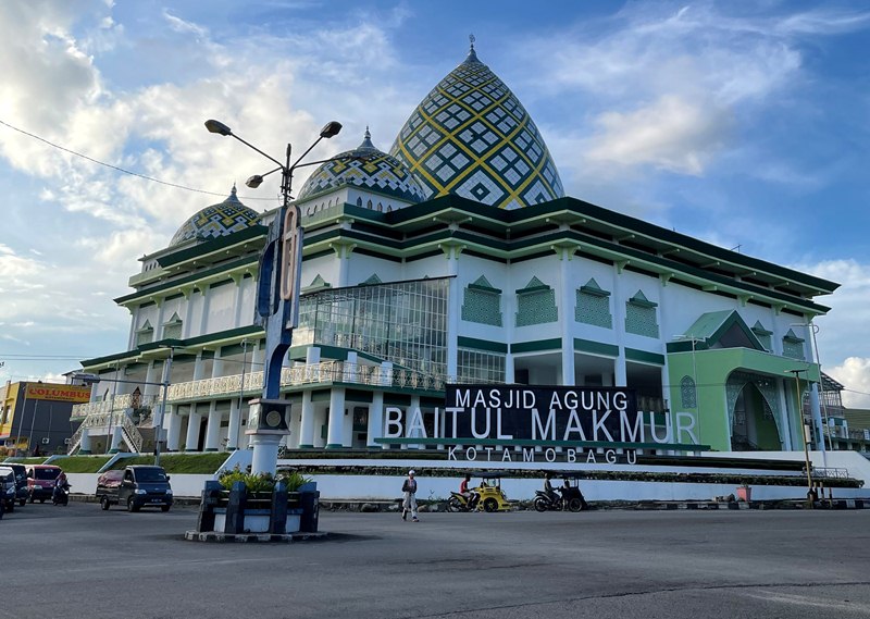 masjid-agung-baitul-makmur-2.jpg