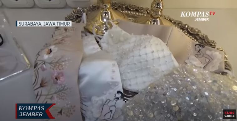 Biasanya Mendesain Gaun Pengantin, Sekarang Desainer Ini Buat Masker Fashion Karena Covid-19