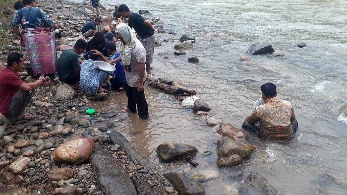 Tiba-tiba Banyak Butiran Emas Muncul di Sungai, Warga Sampai Dapat Uang Segini Setiap Harinya