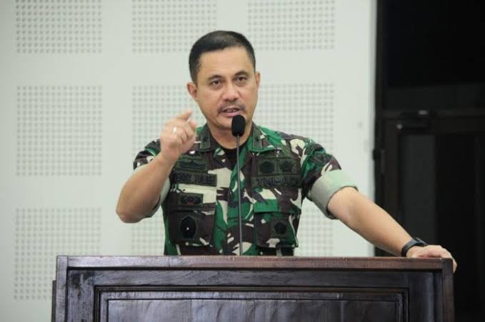 mayjen-tni-denny-tuejeh-sebagai-komandan-daerah-militer-pangdam-xiiimerdeka-yang-barughgfj.jpg