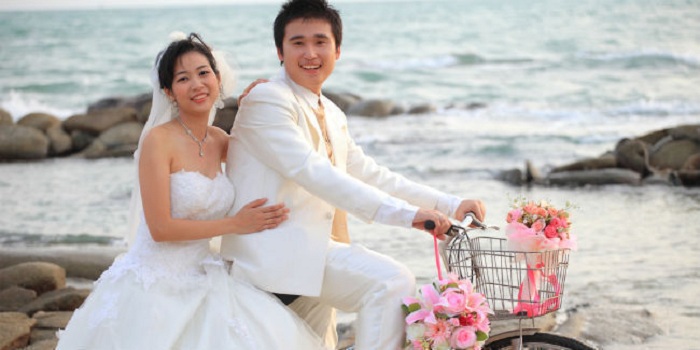 Pria Ini Nikahi Istrinya 4 Kali Dalam Waktu 37 Hari Demi Dapat Cuti Panjang dari Kantor