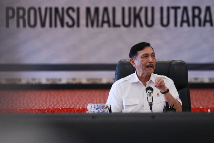 menteri-luhut-binsar-pandjaitan-saat-melakukan-kunjungan-ke-sofifi.jpg