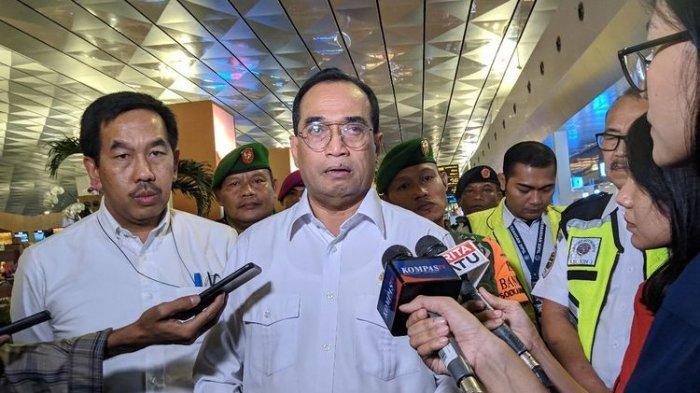 menteri-perhubungan-budi-karya-sumadi-saat-ditemui-di-terminal-3-34734.jpg