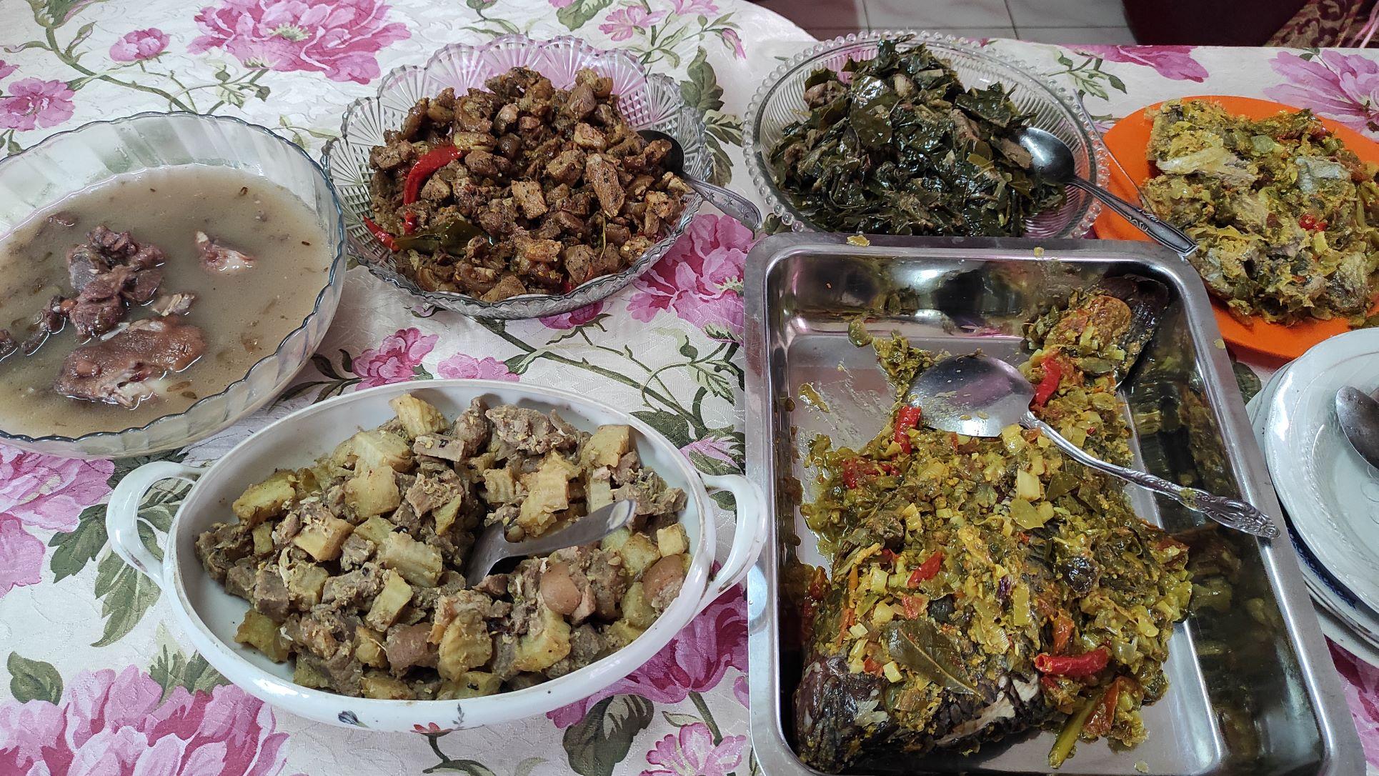 menu-wajib-saat-perayaan-Natal-dan-hari-hari-besar-orang-Minahasa.jpg