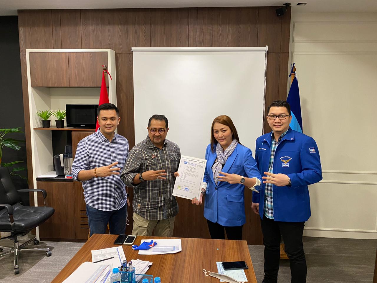 Pasangan MEP-VT Resmi Didukung Partai Demokrat, DPP Serahkan Formulir Model B.1-KWK