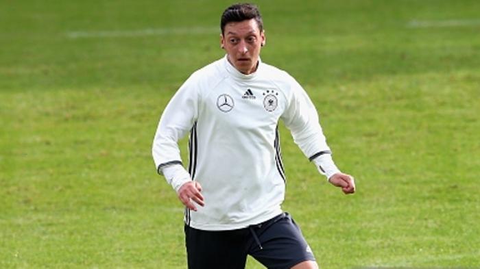 mesut-ozil_20160615_090016.jpg