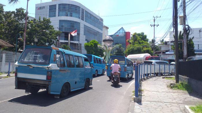 Warga Keluhkan Sopir Angkot Ngetem di Zero Point Manado Sulawesi Utara, Dulu Kosong