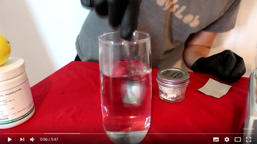 Seorang Mahasiswa Bunuh Orangtua dengan Sirup Bersianida, Dua Adiknya pun Jadi Korban