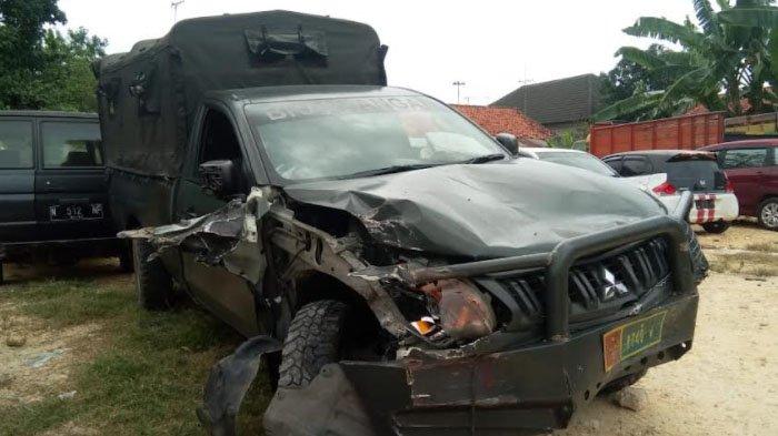 mobil-dinas-tni-mitsuhbisi-trada-pelat-8749-v-terlibat-kecelakaan-beruntun.jpg