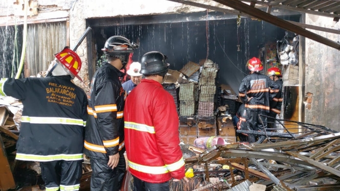 Mobil Tabrak Ruko Sebabkan Ledakan hingga Kebakaran, 7 Penghuni Tewas, 1 Kondisi Kritis