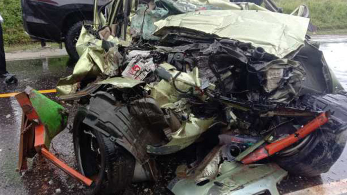 Kecelakaan Maut Pukul 13.40 WIB, 2 Orang Tewas Mengenaskan, Mobil Hancur Usai Tabrakan dengan Truk