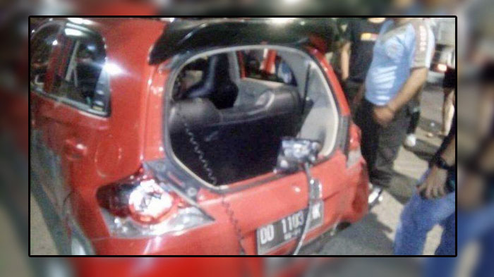 mobil-yang-digunakan-asa-usai-dirusak-ratusan-pengendara-motor-347437.jpg