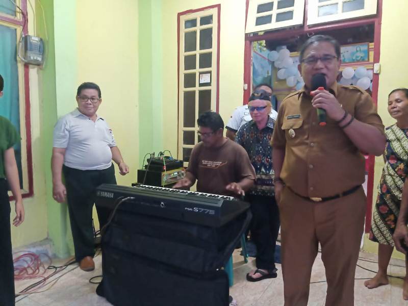 Suara Merdu Wakil Bupati Talaud Moktar Parapaga Meriahkan Acara Syukuran di Desa Bitunuris