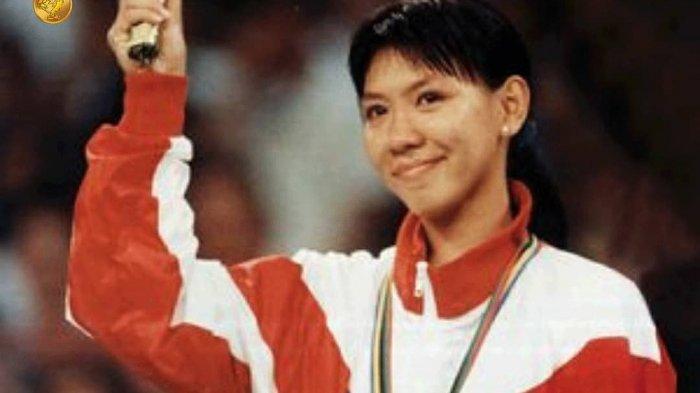 momen-susy-susanti-naik-podium-tertinggi-dalam-ajang-olimpiade-barcelona-1992-cdvdfv.jpg