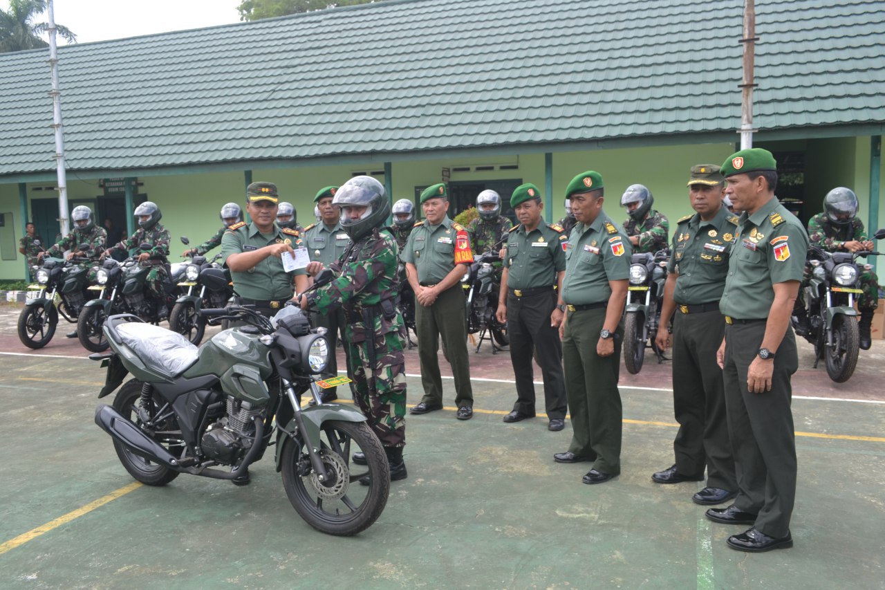 Dandim Bolmong Serahkan 20 Unit Motor Dinas Operasional Babinsa