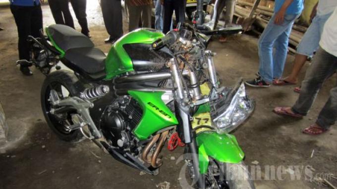 Tabrak Hino Sedang Parkir di Koya, Mewoh Tewas Seketika di Tempat