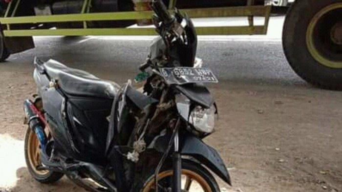motor-yamaha-mio-yang-terlibat-kecelakaan-di-jalan-ir-sutami.jpg